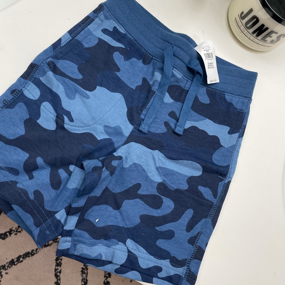 GAP camo shorts